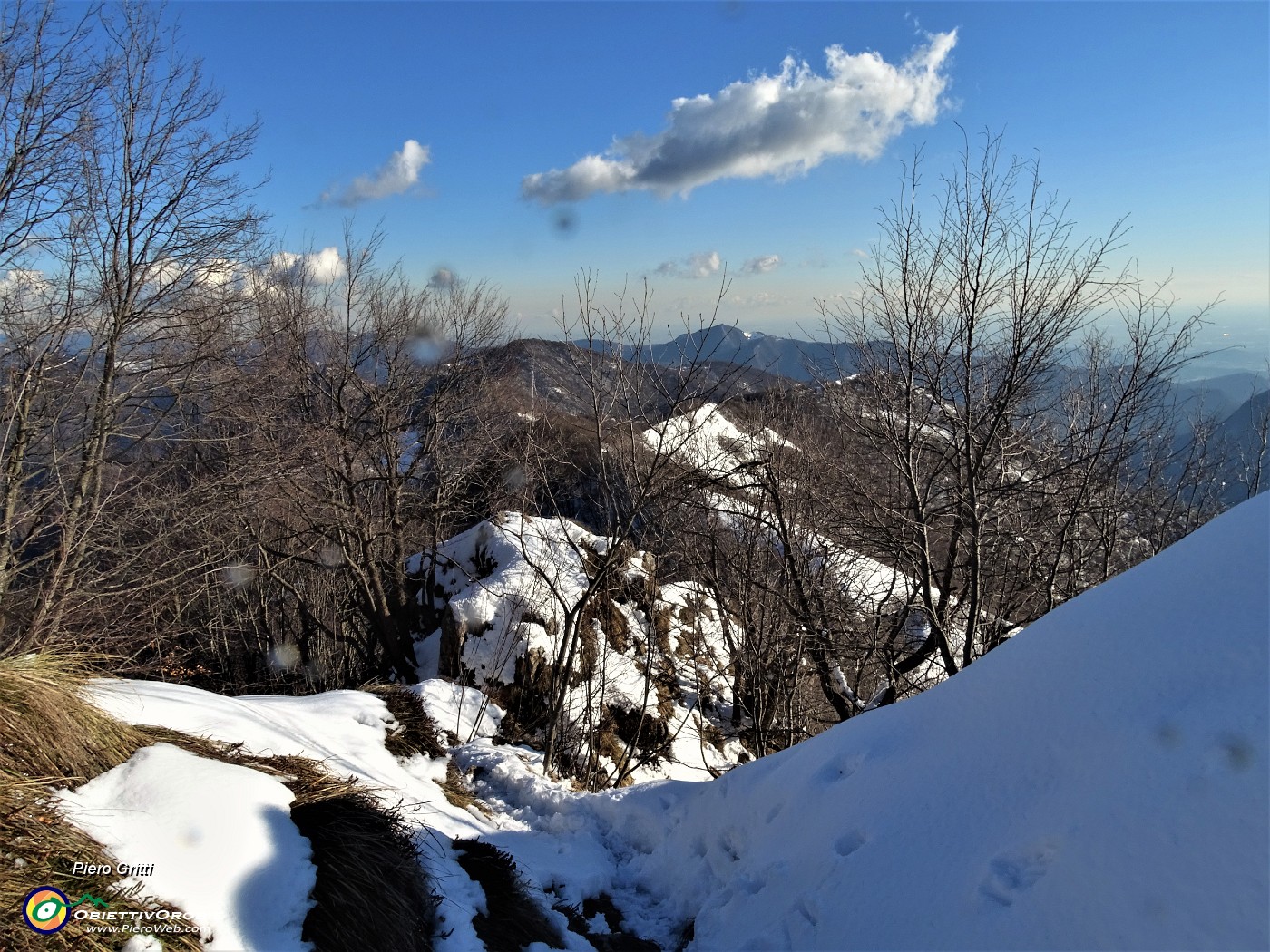 65 Scendo con attenzione pestando neve rammollita e scivolosa.JPG